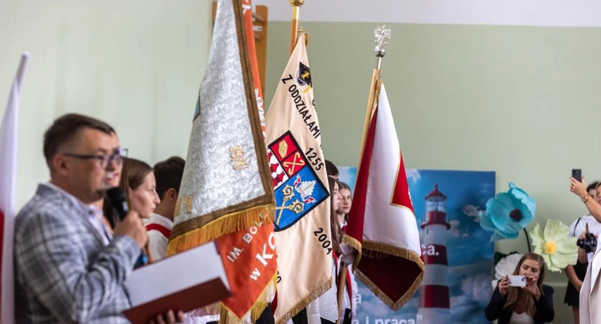 Wiadomości, Obchody lecia najstarszej szkoły Kołobrzegu (foto) - zdjęcie, fotografia