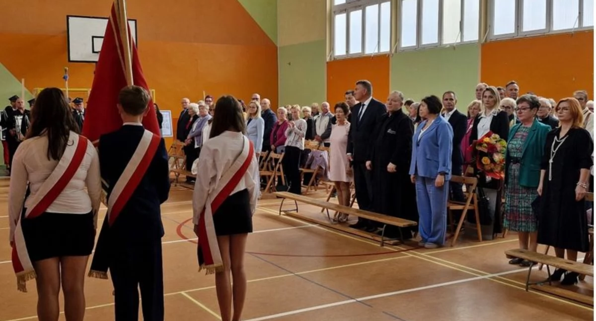Aktualności, Szkoły Podstawowej Ustroniu Morskim Uroczyste obchody jubileuszu - zdjęcie, fotografia