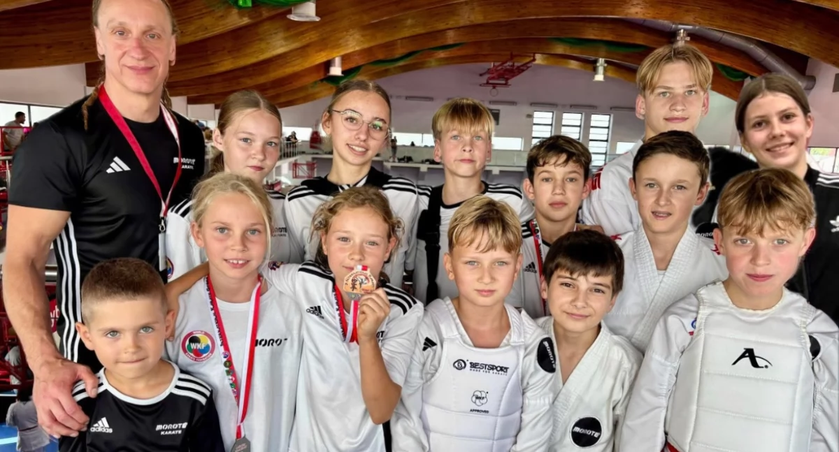 Sporty Walki, Deszcz medali karateków Morote krążków Baltic Grand International - zdjęcie, fotografia