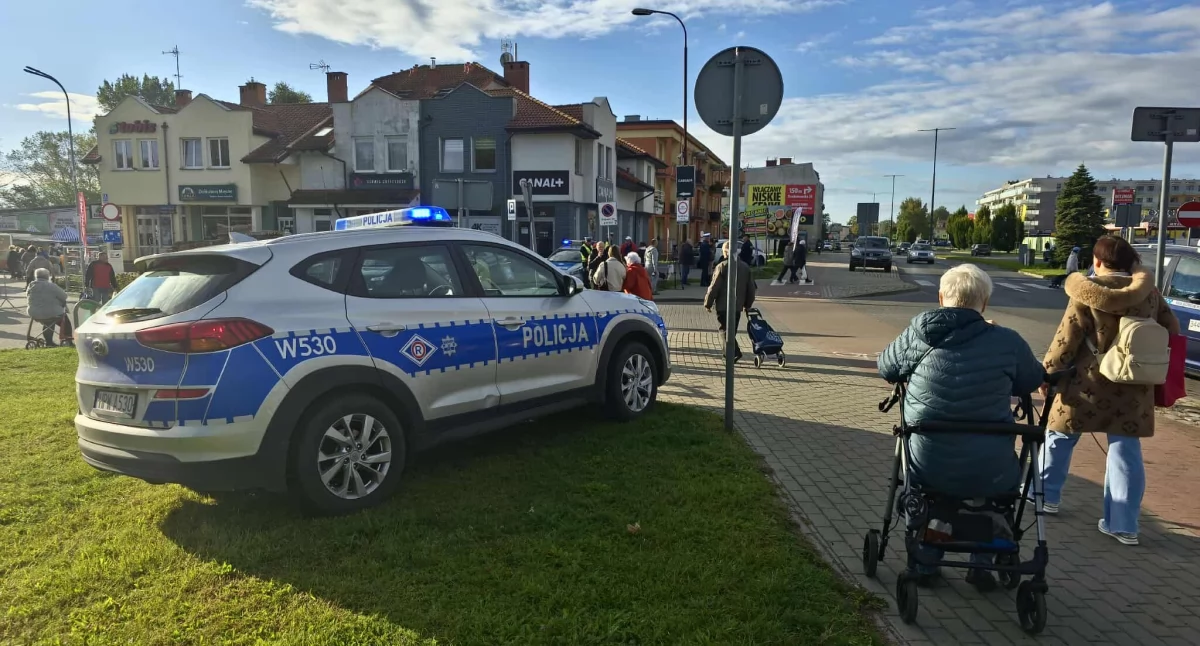 Wiadomości, Profilaktyka zamiast mandatów Mundurowi edukowali kierowców pieszych - zdjęcie, fotografia
