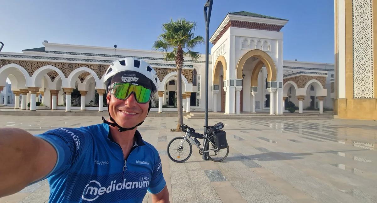 Wiadomości, Przejechał rowerem Kołobrzegu Marrakeszu Spotkanie mieszkańcami - zdjęcie, fotografia