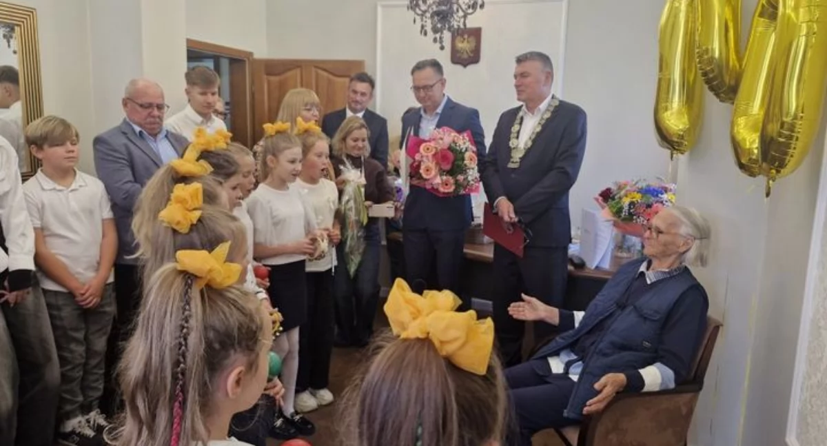 Wiadomości, Setka liczniku uśmiech twarzy Jadwiga Ustronia Morskiego świętowała wielki jubileusz - zdjęcie, fotografia