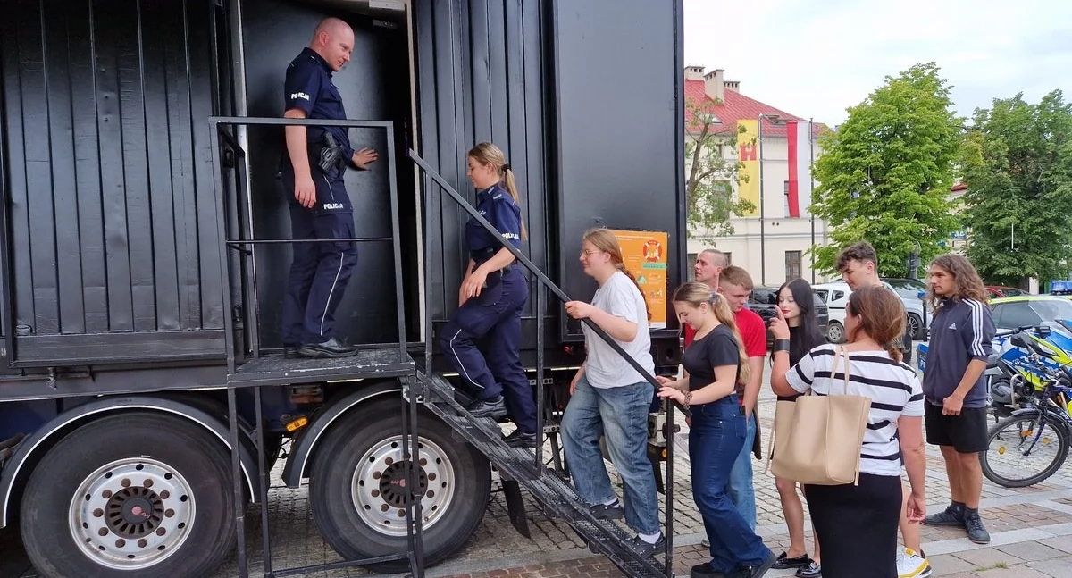 Wiadomości, Policyjny escape kołach wkrótce Spróbujesz stąd wydostać - zdjęcie, fotografia