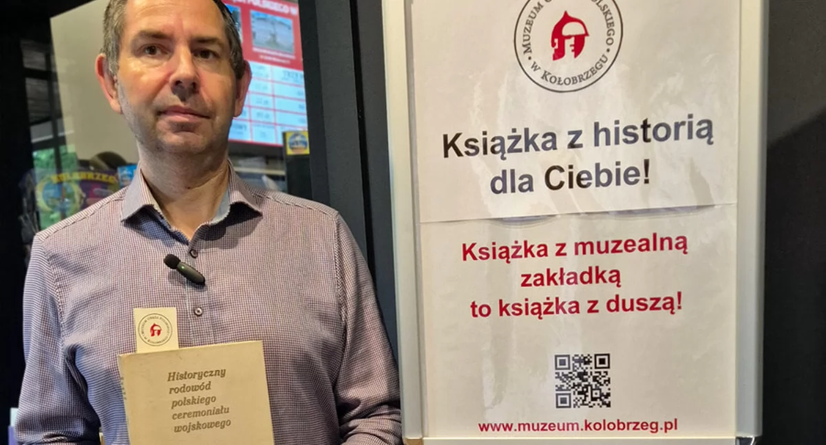 Wiadomości, Muzeum rozdaje książki historii Gdzie odebrać darmowy egzemplarz - zdjęcie, fotografia