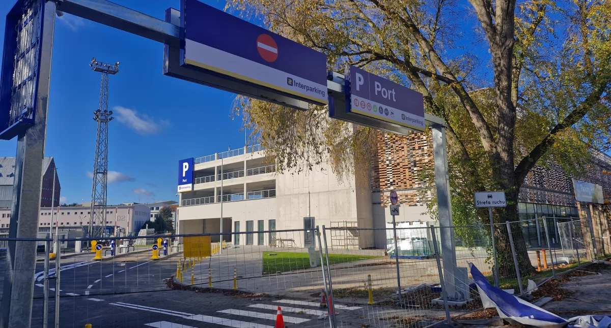 Wiadomości, Otwarcie parkingu porcie przesunięte Pierwsza ruszy siłownia Biedronka - zdjęcie, fotografia