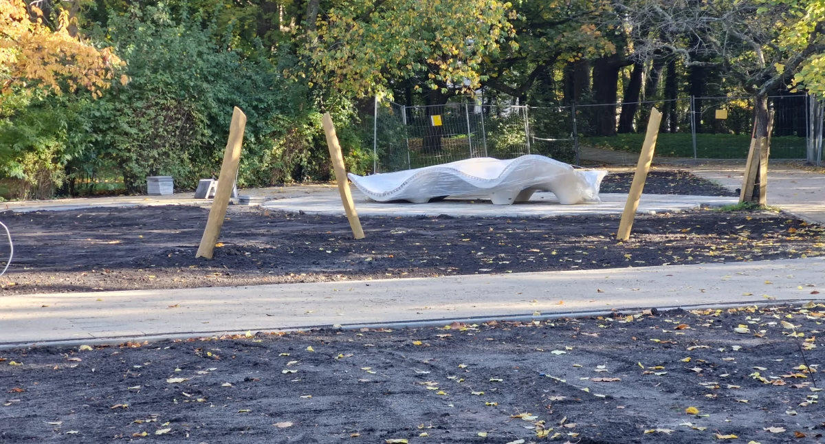 Wiadomości, Morski nabiera kształtów placu zabaw pierwsze elementy placu zabaw - zdjęcie, fotografia