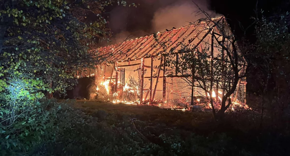 Straż Pożarna, Wielki pożar Kołobrzegiem Budynek doszczętnie spłonął - zdjęcie, fotografia