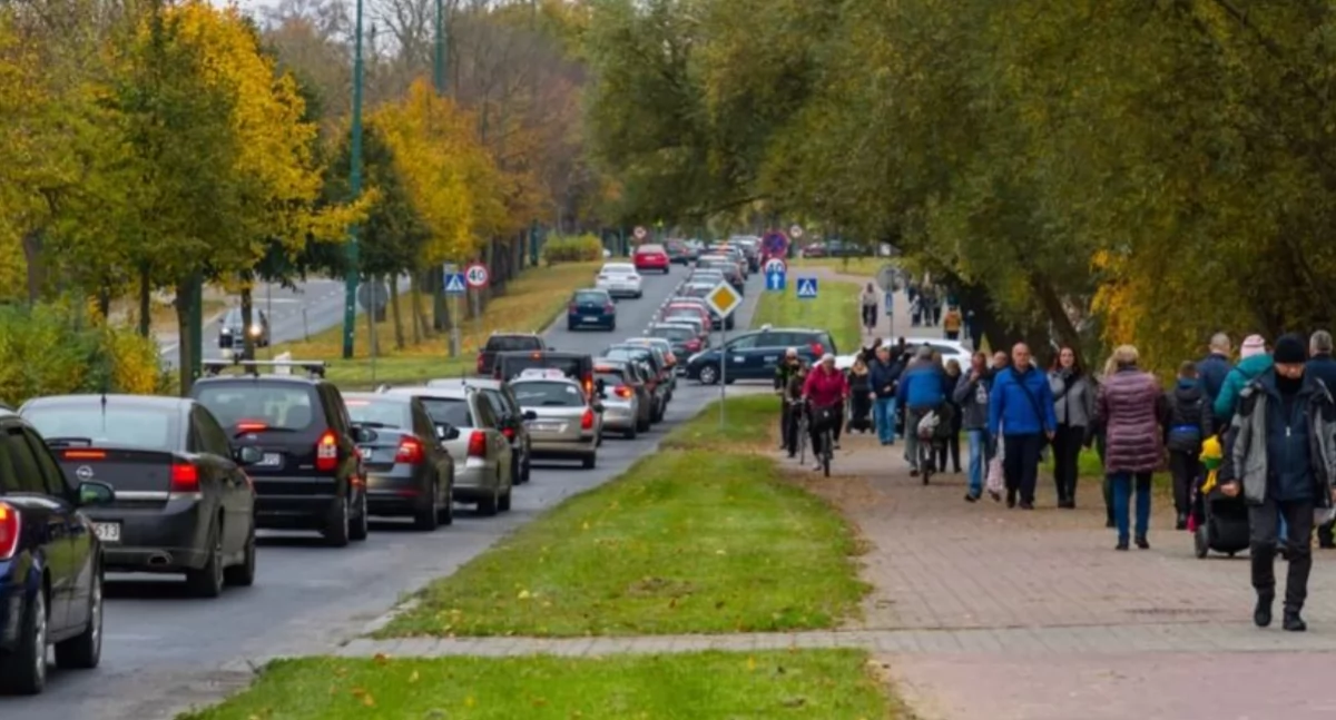 Wiadomości, Uwaga kierowcy piesi! Zmiana organizacji ruchu cmentarzu - zdjęcie, fotografia