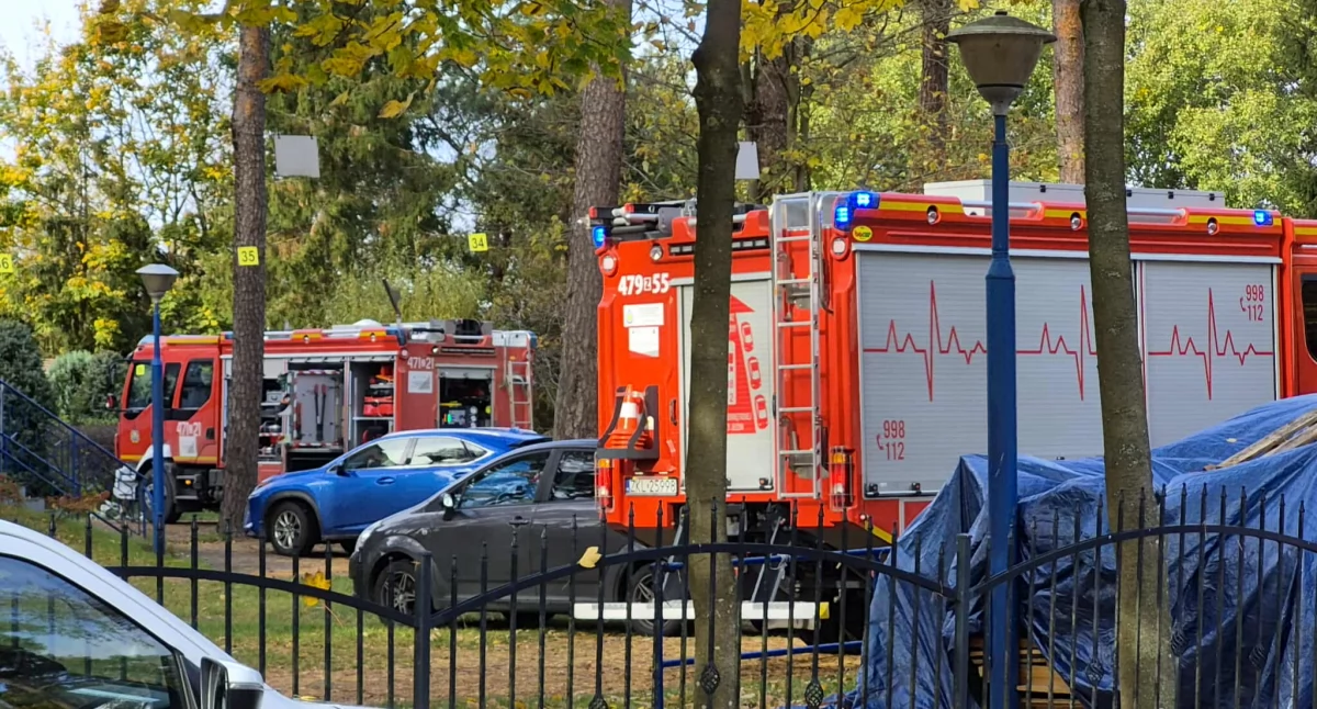 Straż Pożarna, Pożar ośrodku wypoczynkowym Pięć zastępów straży ruszyło akcji - zdjęcie, fotografia