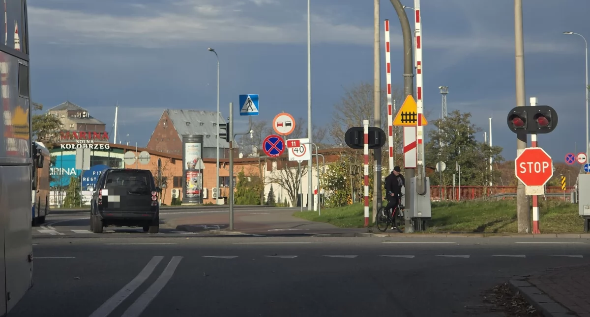 Wiadomości, Kolejna awaria przejeździe kolejowym Kierowcy ignorują - zdjęcie, fotografia