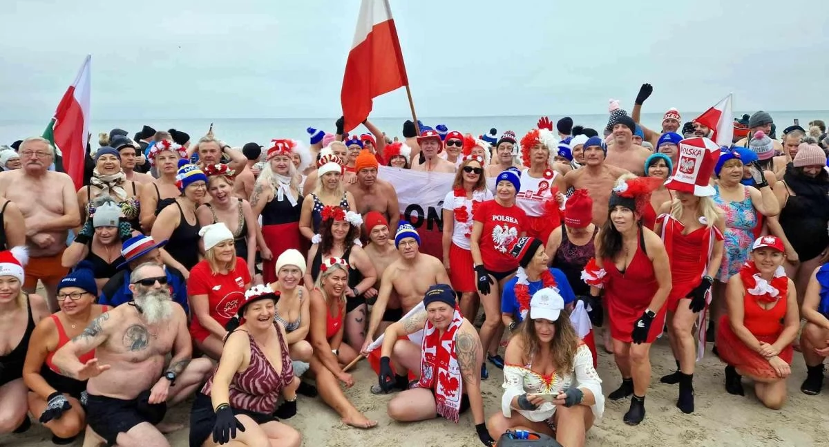 Wiadomości, Wielkie Morsowanie okazji Święta Niepodległości - zdjęcie, fotografia