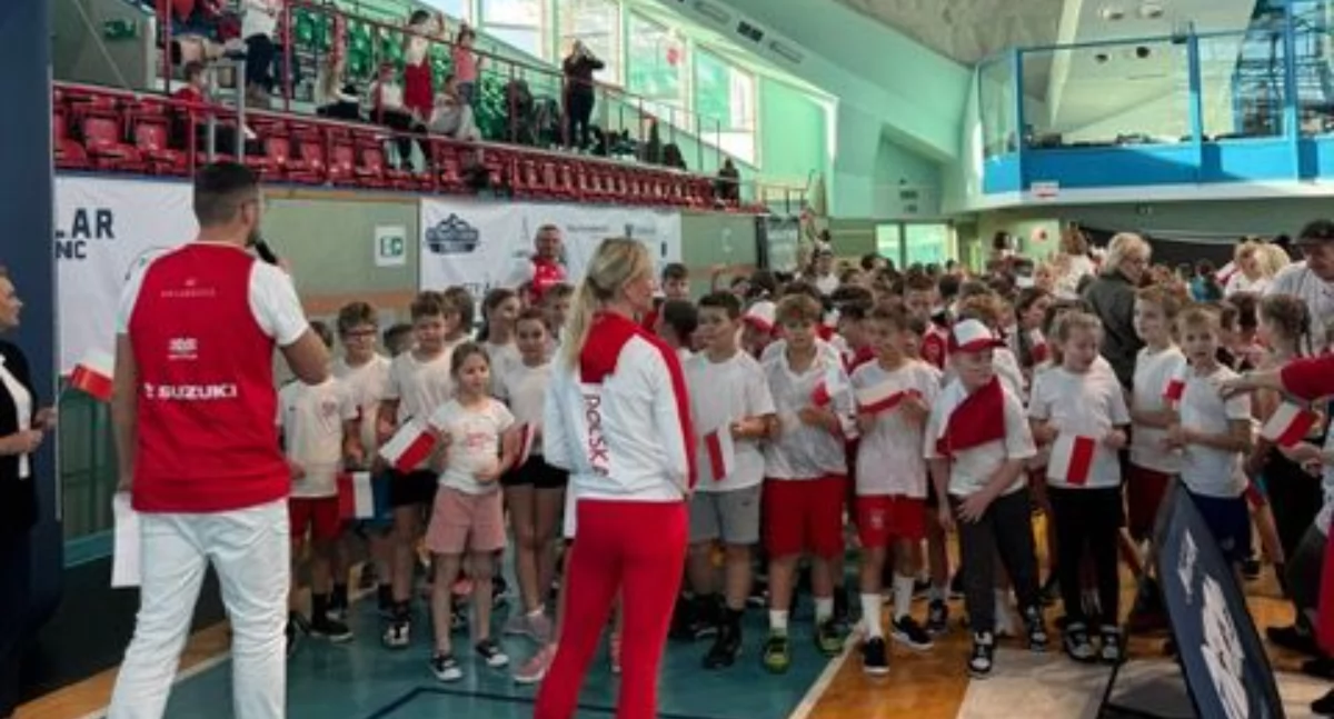 Wiadomości, Sztafeta Biało Czerwonej Kołobrzegu Zajęcia poprowadziła mistrzyni olimpijska - zdjęcie, fotografia