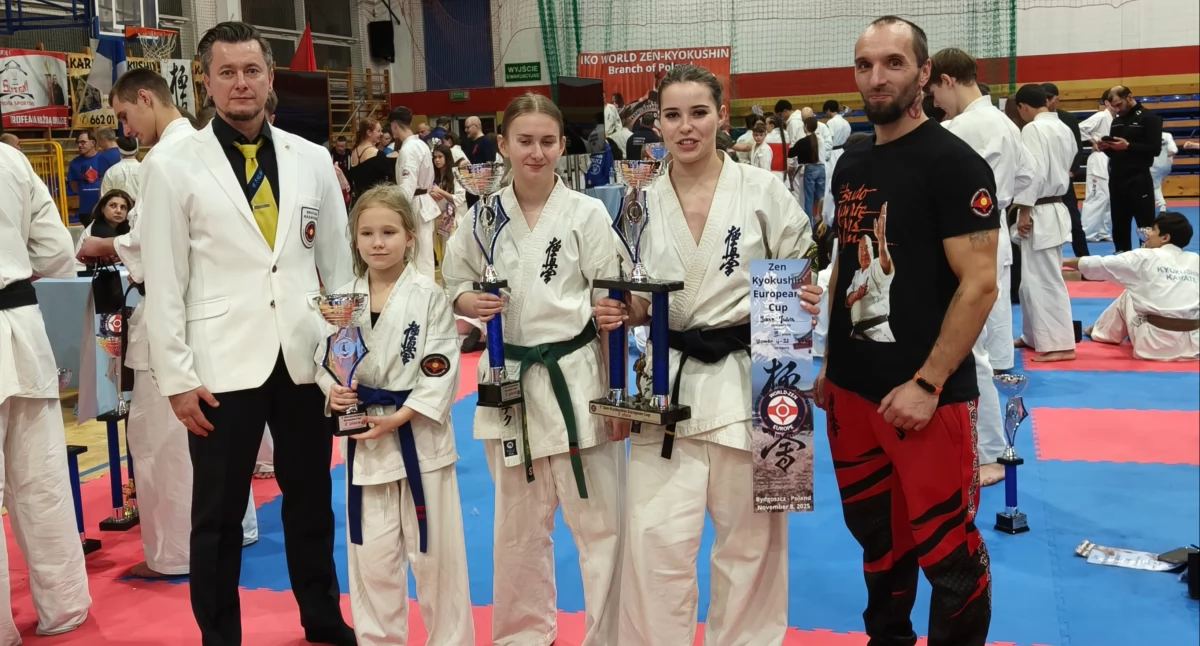 Sporty Walki, Puchar Europy Karate Kyokushin Kołobrzeg trzecim miejscem drużynowo wieloma medalami - zdjęcie, fotografia