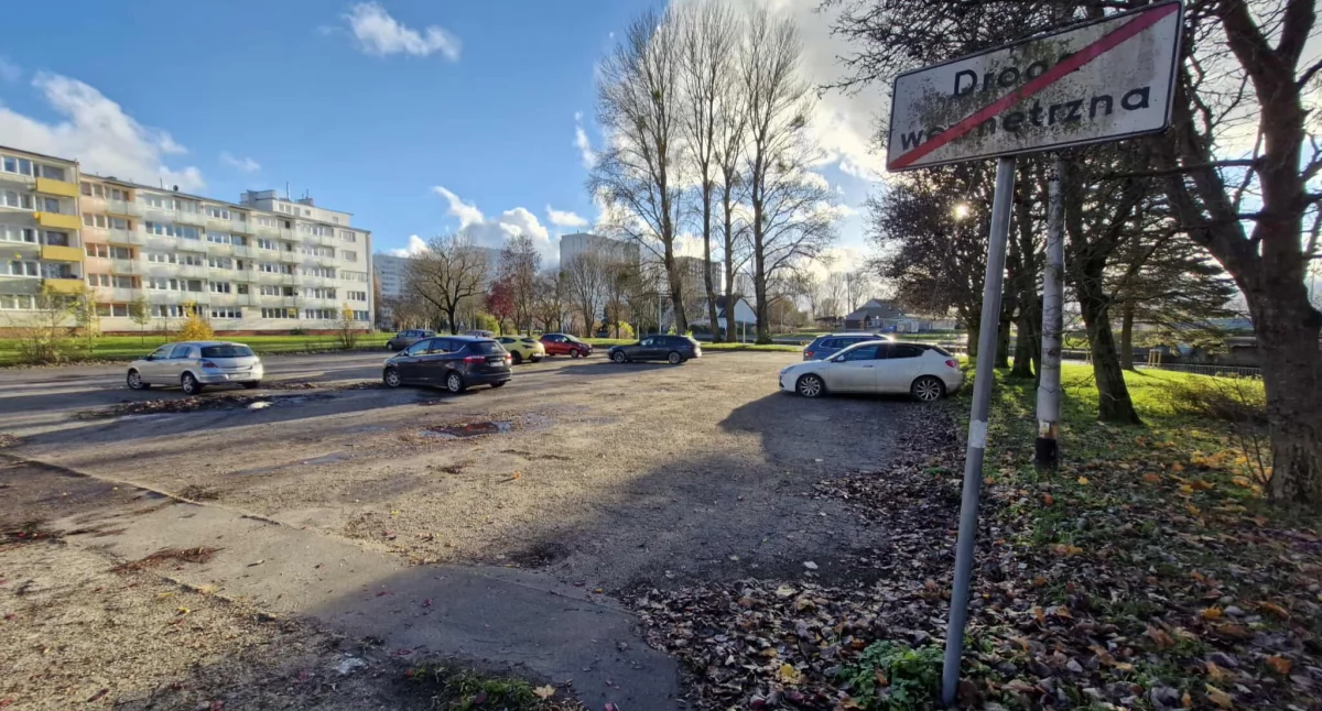 Wiadomości, parking Spór teren Wojska Polskiego - zdjęcie, fotografia