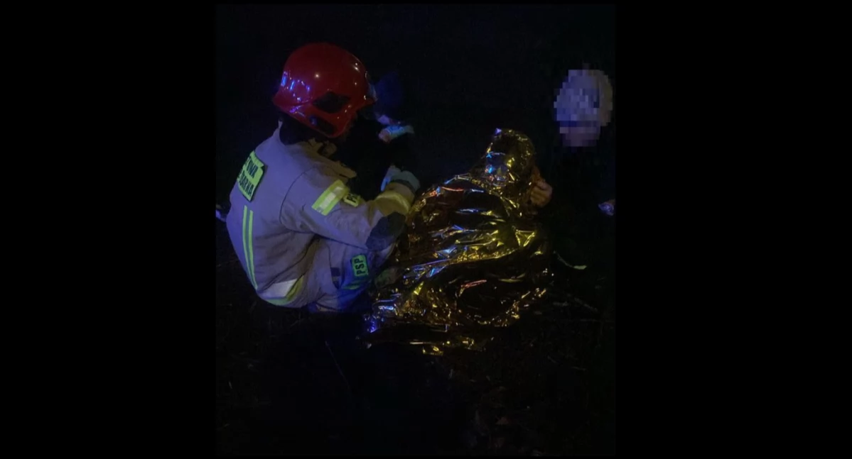 Wiadomości, Leżał kanale wodą Reakcja przechodnia zapobiegła tragedii - zdjęcie, fotografia