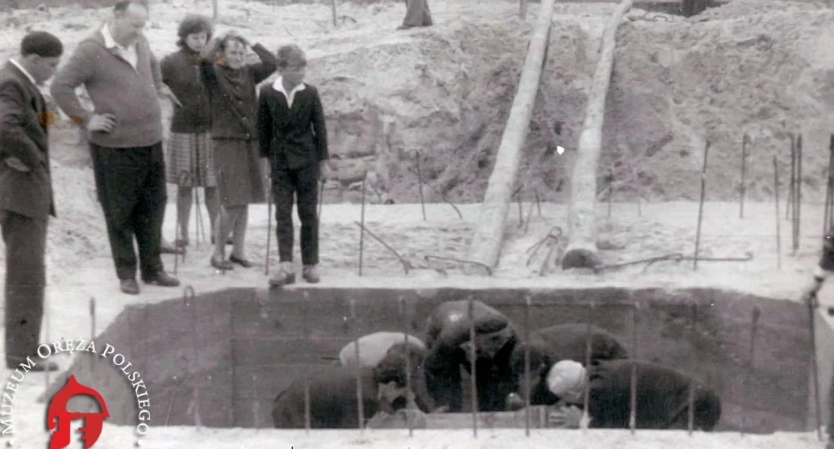 Historia, Ukryta skrzynia pomnikiem Badacze natknęli niespodziewane przeszkody - zdjęcie, fotografia