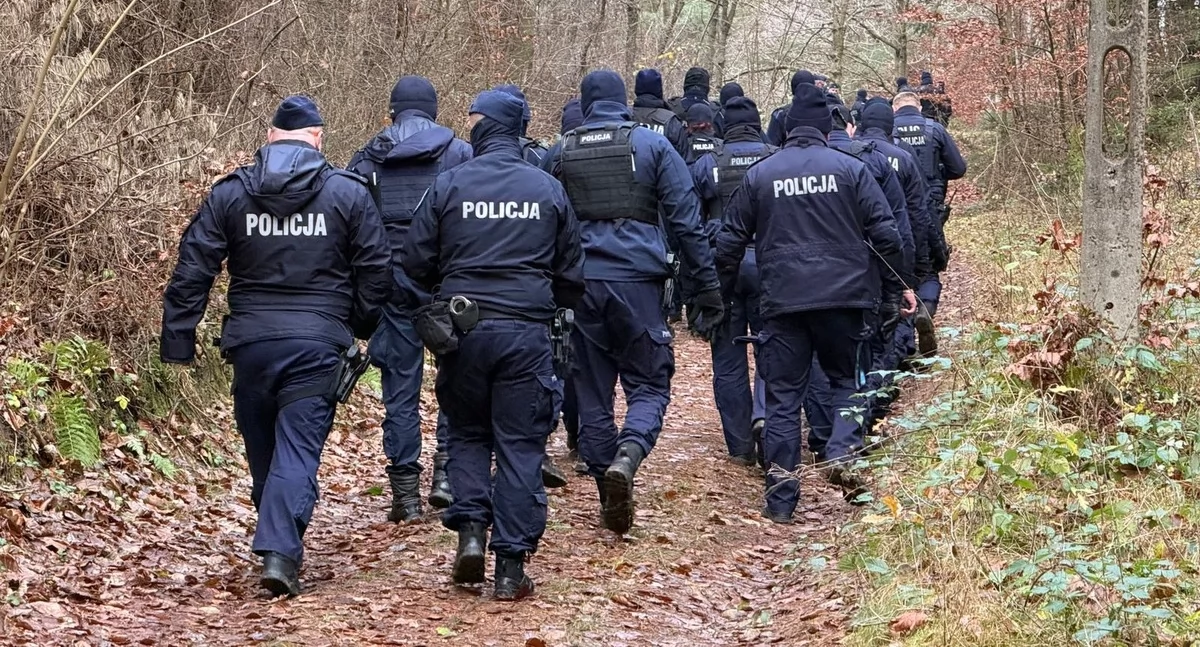 Wiadomości, Policja całego regionu zjechała gminy Dygowo szukano lesie - zdjęcie, fotografia