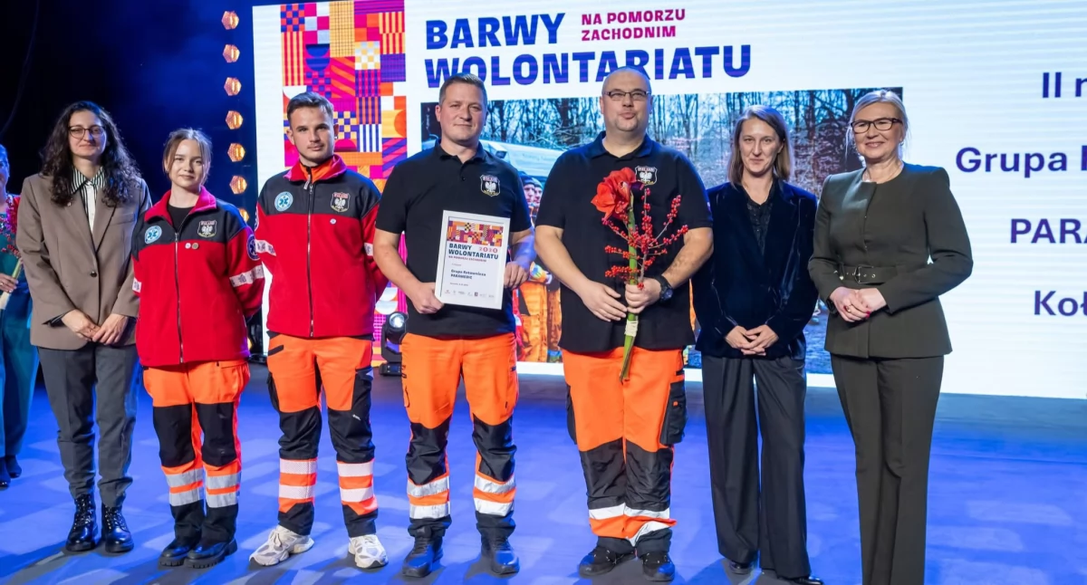 Wiadomości, Społecznicy Pomorza Zachodniego nagrodzeni Kołobrzeska Grupa Paramedic wyróżnieniem - zdjęcie, fotografia
