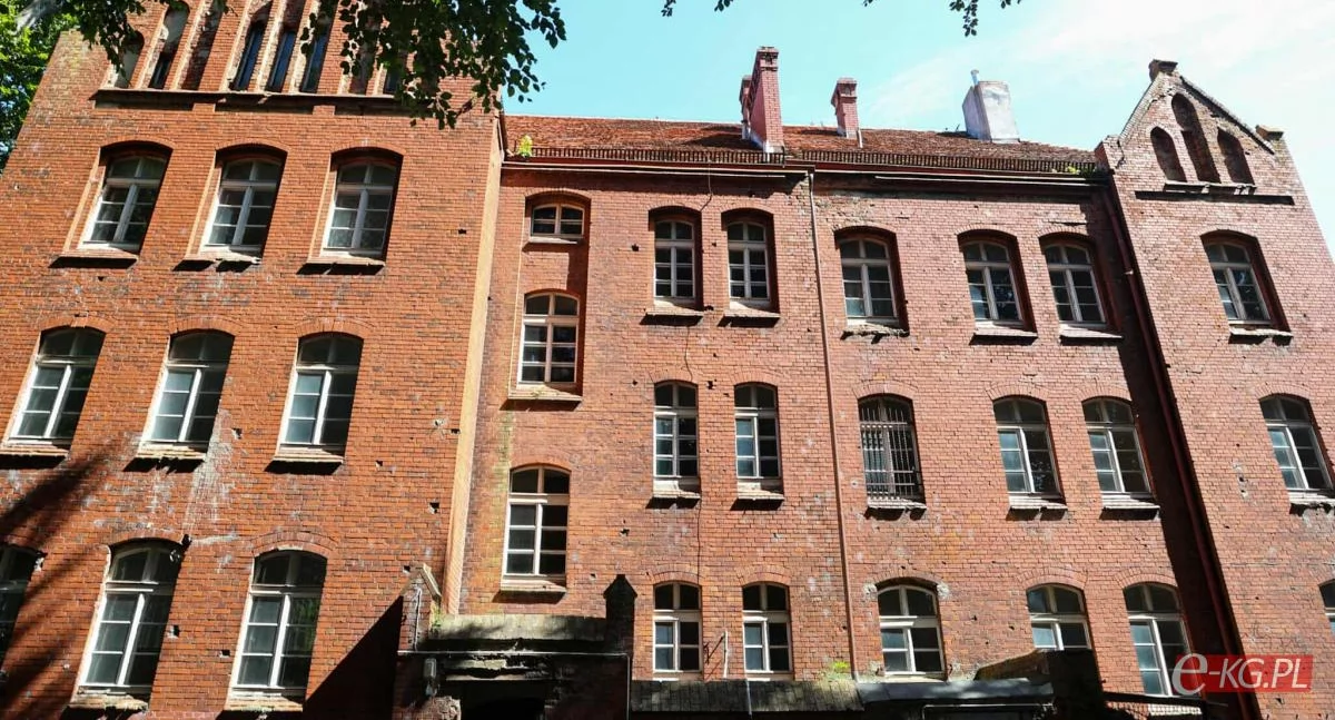 Wiadomości, Zabytkowy koszarowiec przekazany Szkole Muzycznej Placówkę czeka przeprowadzka duży remont - zdjęcie, fotografia