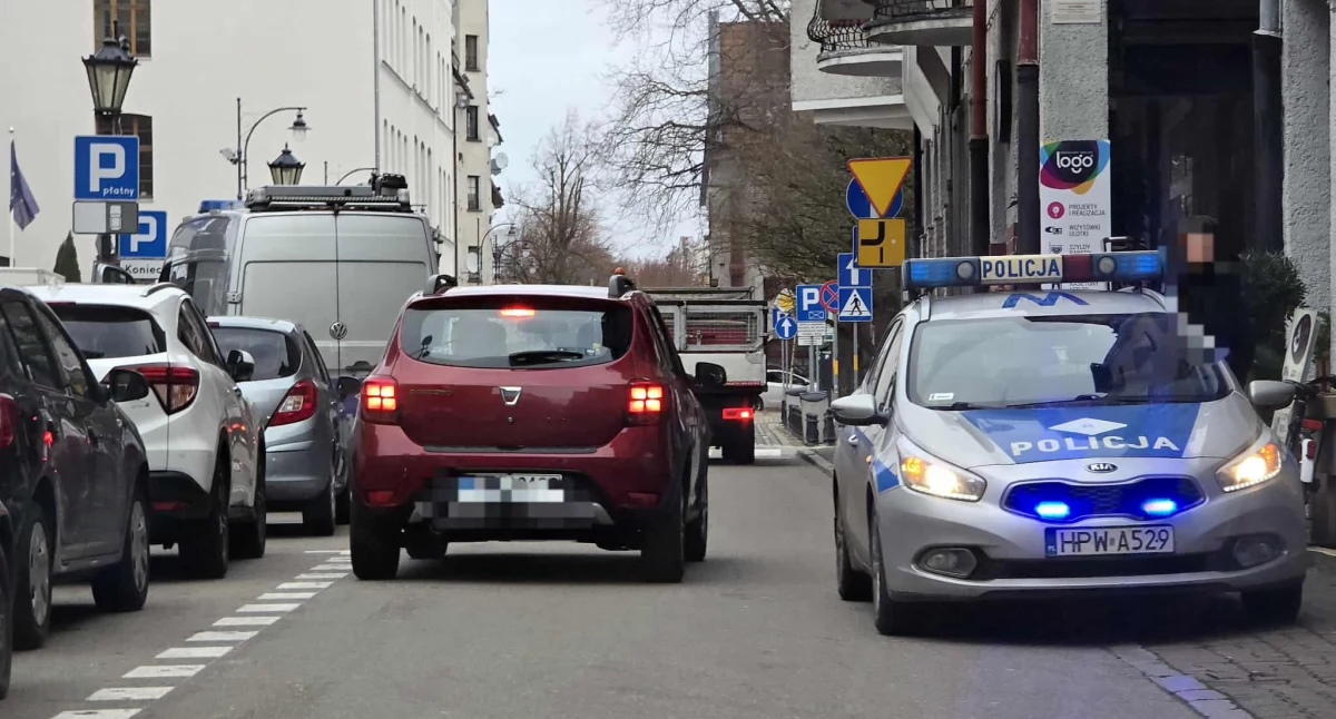 Wiadomości, Wypadek katedrze Mężczyzna został przewieziony szpitala - zdjęcie, fotografia