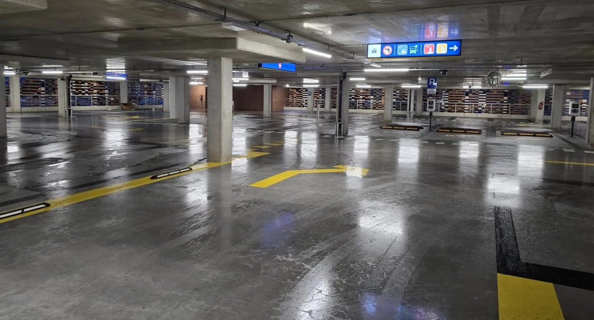 Wiadomości, parking wielopoziomowy porcie otwarty udogodnienia - zdjęcie, fotografia