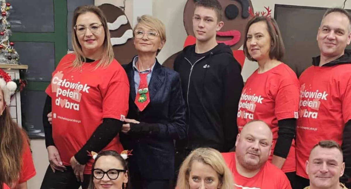 Wiadomości, Szlachetna Paczka magazynu wyjechało ponad paczek - zdjęcie, fotografia