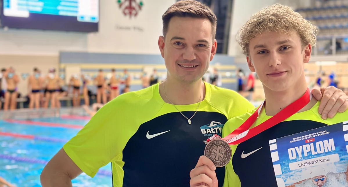 Pływanie, Rekordy życiowe medal Historyczny start pływaka Kołobrzegu Mistrzostwach Polski - zdjęcie, fotografia