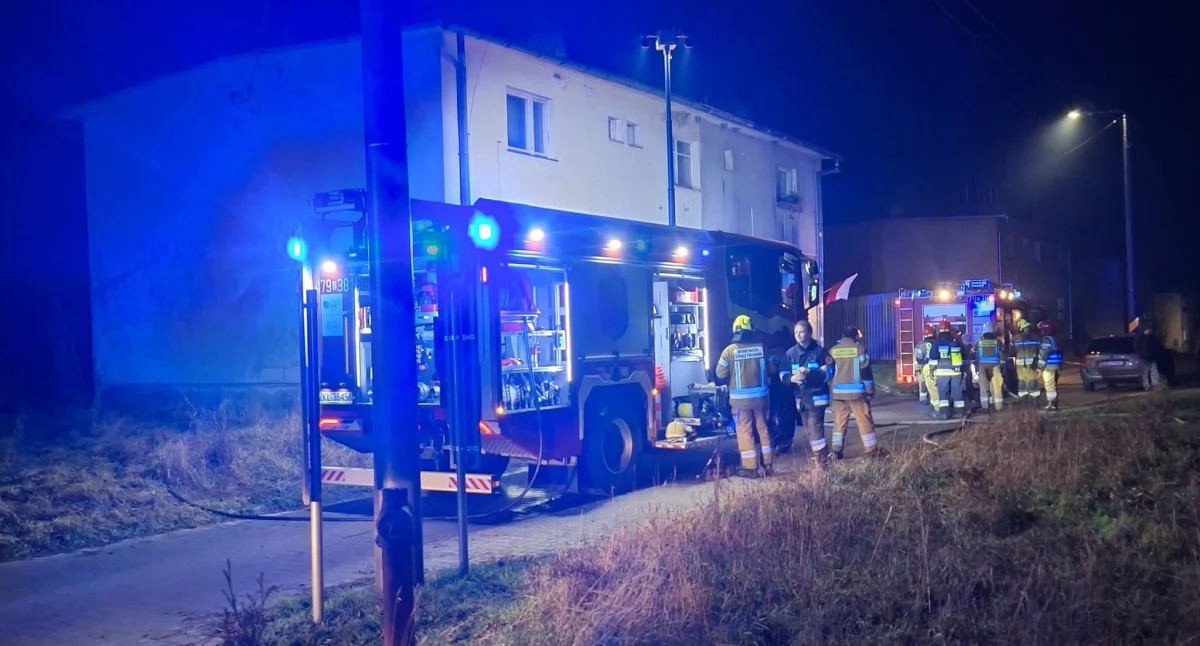Wiadomości, Nocny pożar Strażacy znaleźli ciało spalonym mieszkaniu - zdjęcie, fotografia