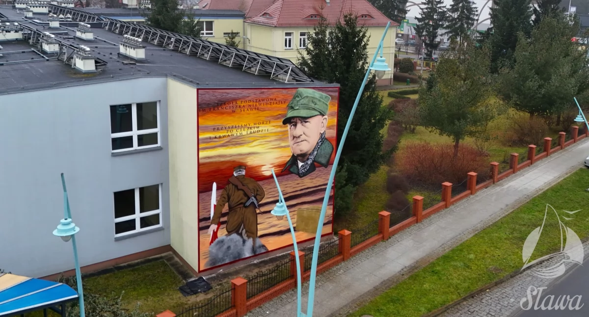 Wiadomości, Kibice Kotwicy piszą historię stadionem Wyjątkowy mural bohatera Kołobrzegu ukończeniu - zdjęcie, fotografia