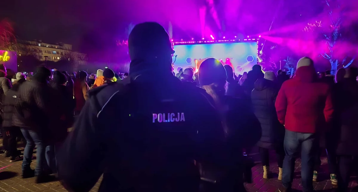 Kronika policyjna, Miejski sylwester poważnych incydentów bezpieczeństwem czuwało policjantów - zdjęcie, fotografia