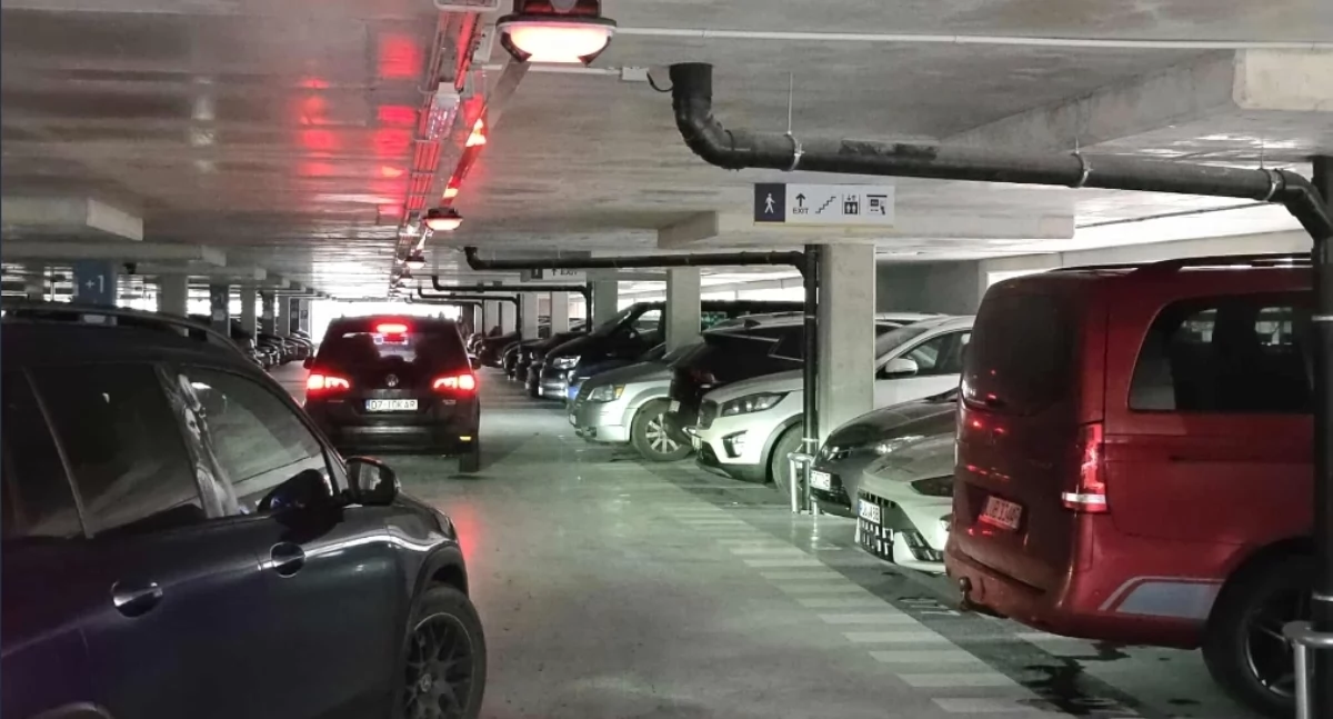 Wiadomości, parking oblegany okresie noworocznym - zdjęcie, fotografia