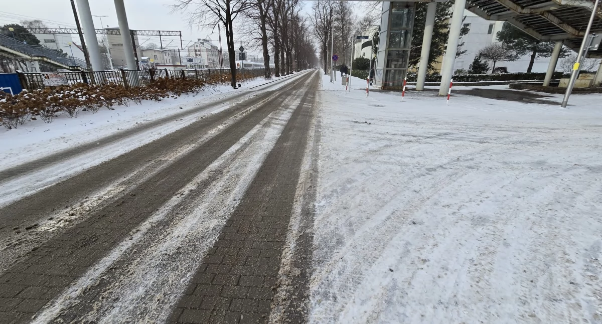 Wiadomości, Śnieg zaskoczył kierowców Kołobrzegu ulicach sytuacja może zmienić - zdjęcie, fotografia