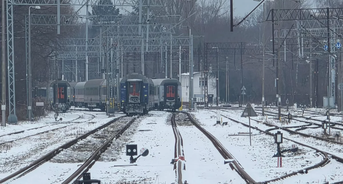 Wiadomości, paraliżuje kolej Pociągi Kołobrzegu kilkugodzinnymi opóźnieniami - zdjęcie, fotografia