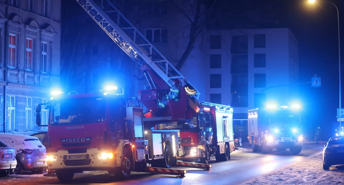 Straż Pożarna, Pożar poddaszu budynku Lubelskiej Ewakuowano mieszkańców - zdjęcie, fotografia