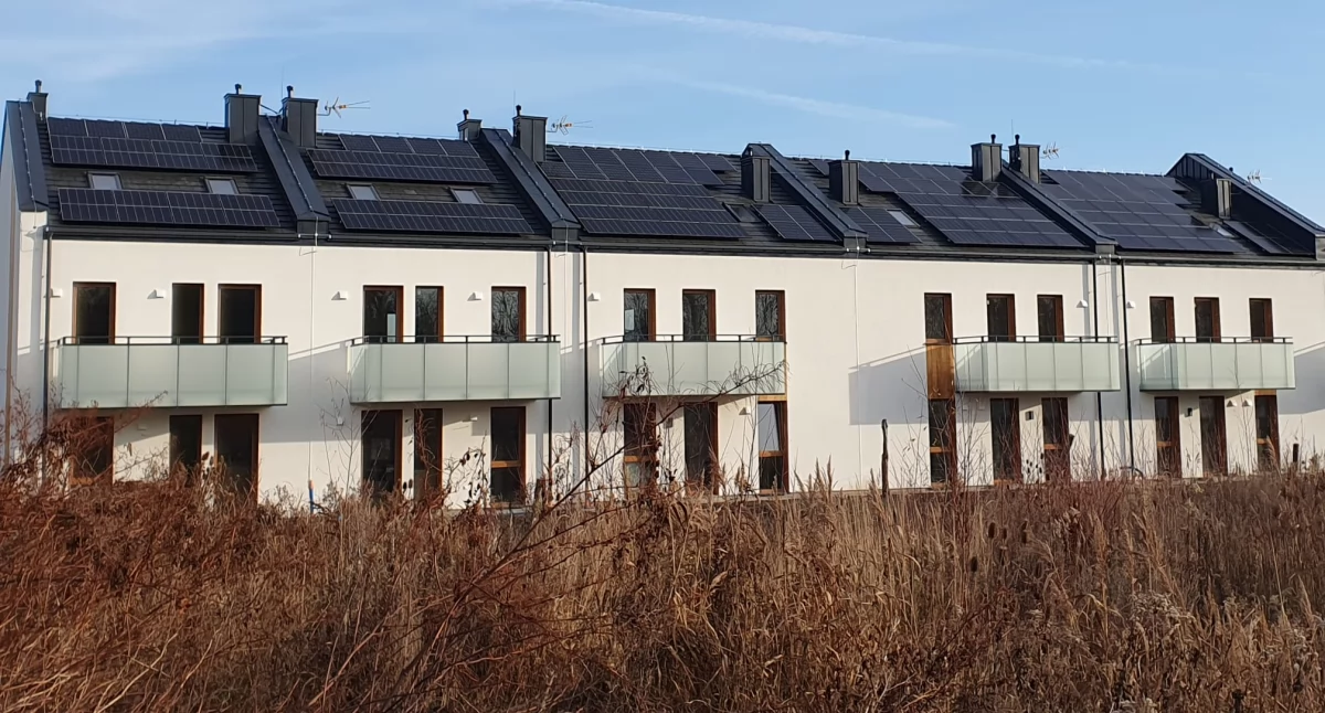 Wiadomości, Szeregowiec Jesionem zaproszenie mieszkania pokazowego - zdjęcie, fotografia