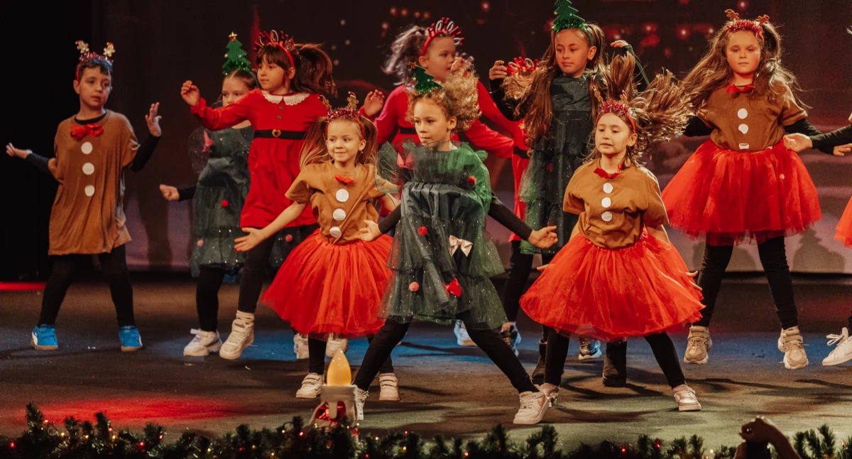 Taniec, Wspomnienia walizki spektakl taneczny - zdjęcie, fotografia