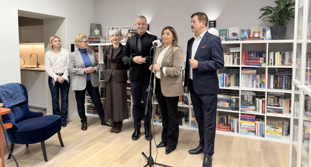 Wiadomości, Cisza nauka odpoczynek biblioteka gotowa - zdjęcie, fotografia