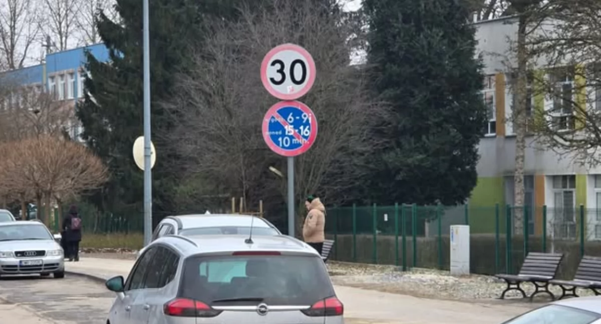 Wiadomości, szkołami Miasto sprawdzi gdzie można wyznaczyć miejsca krótkiego postoju - zdjęcie, fotografia
