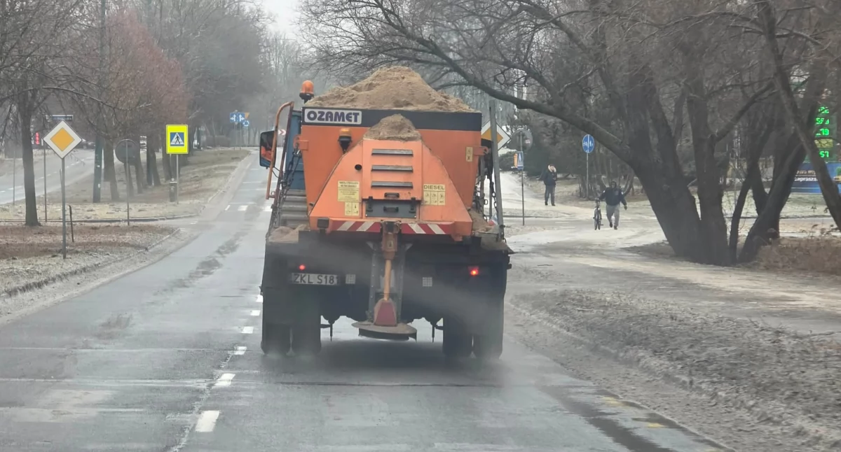 Wiadomości, Marznące opady dały znaki Raport sytuacyjny Kołobrzegu - zdjęcie, fotografia