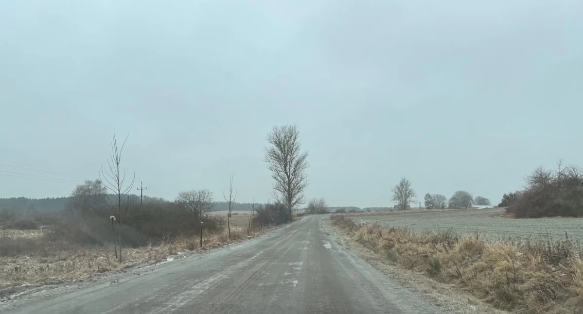 Starostwo Powiatowe, Bardzo trudna sytuacja drogach powiatu kołobrzeskiego pracują służby - zdjęcie, fotografia