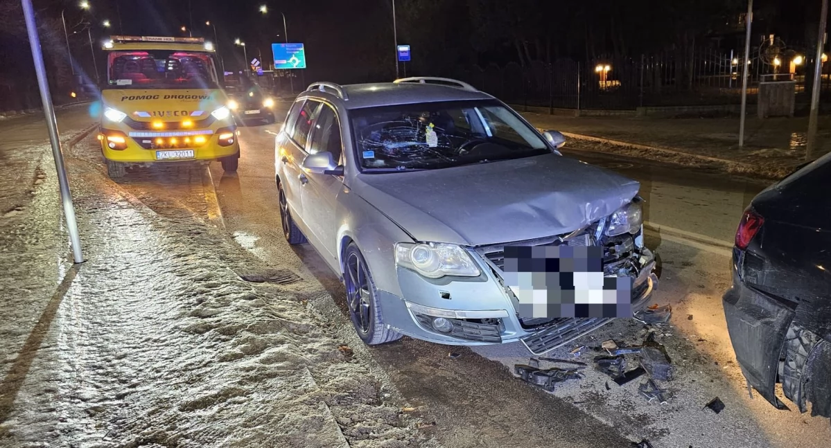 Wypadki drogowe, Kolizja volkswagena Jeden kierowców oddalił miejsca zdarzenia - zdjęcie, fotografia