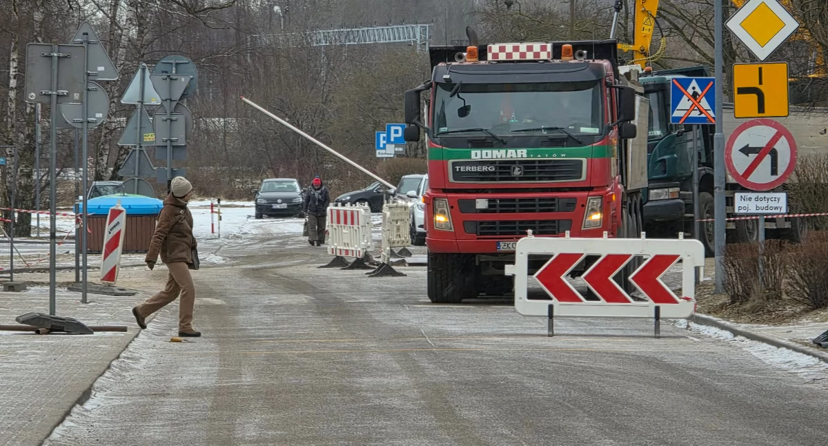 Komunikaty, Uwaga kierowcy! piątek poniedziałek Okopowa kolejnymi ograniczeniami - zdjęcie, fotografia