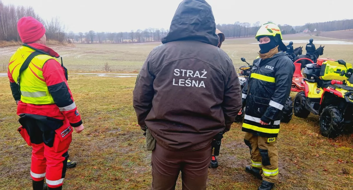 Wiadomości, Drony śmigłowiec patrol konny Zaginiony latek nadal nieodnaleziony - zdjęcie, fotografia