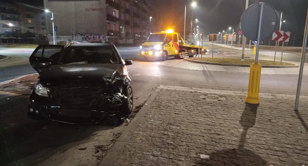 Wypadki drogowe, Zderzyły Mercedes Kolizja jednym Kołobrzegu - zdjęcie, fotografia
