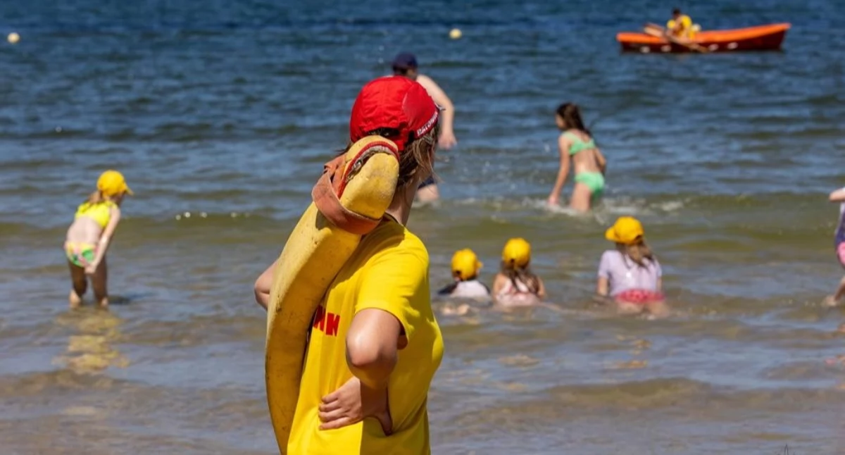 Wiadomości, Praca plaży miesięcznie MOSiR Kołobrzegu szuka ratowników wodnych - zdjęcie, fotografia