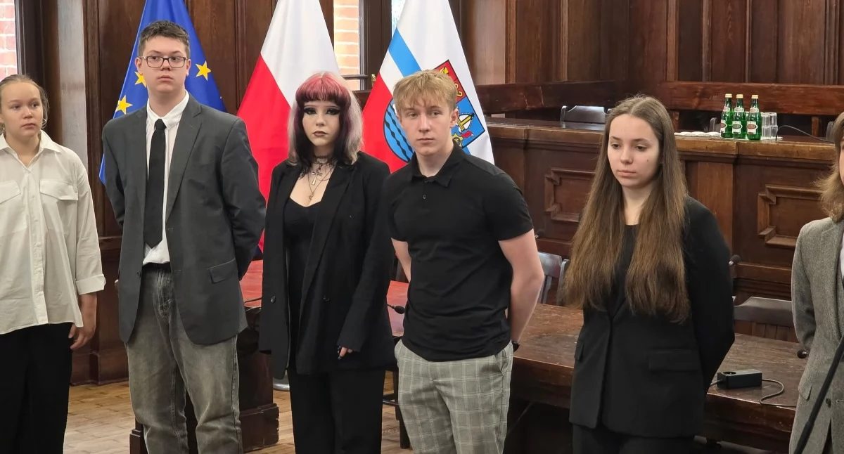 Wiadomości, Młodzieżowa Miasta rozpoczęła swoją kadencję Poznajcie młodych radnych - zdjęcie, fotografia