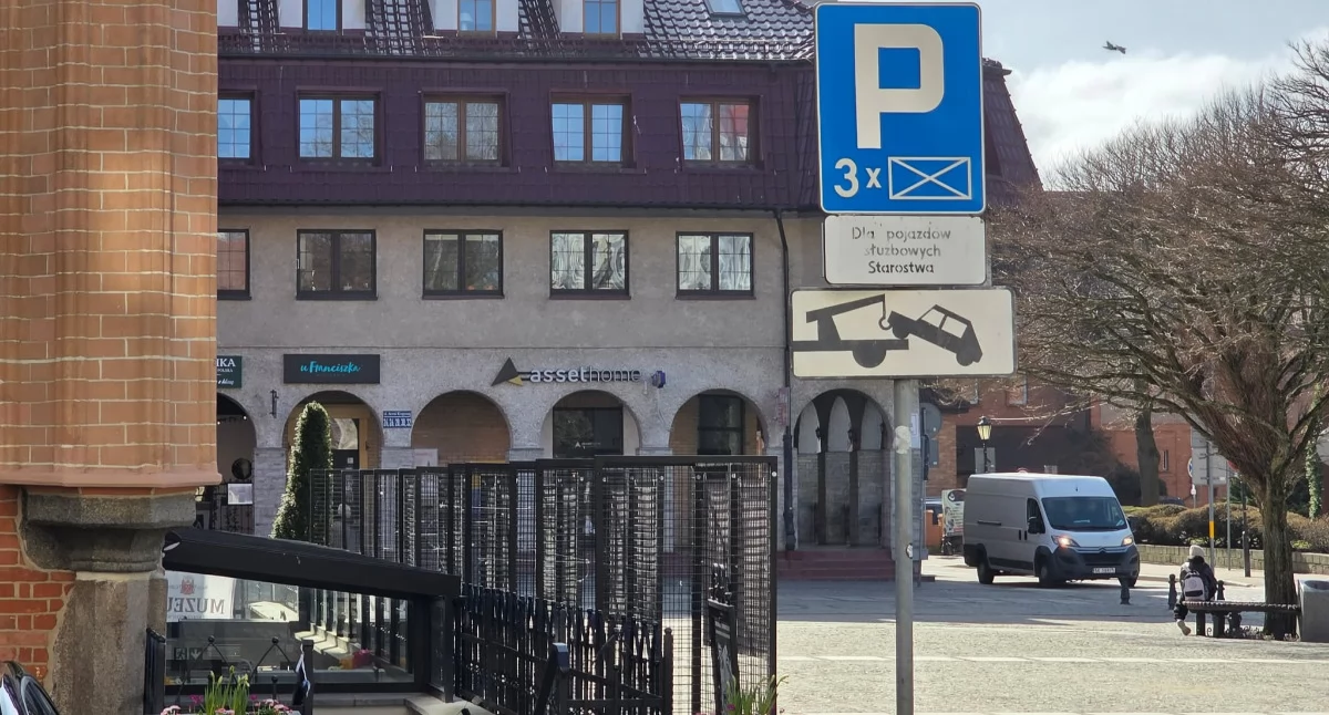Starostwo Powiatowe, Awantura przepustkę wicemarszałkini Spór przywileje miejsca parkingowe - zdjęcie, fotografia