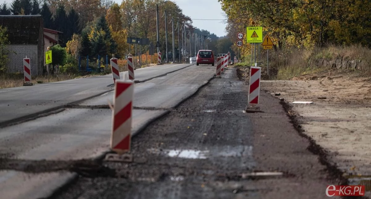 Wiadomości, drogi powiecie kołobrzeskim zyskają nową nawierzchnie dofinansowanie - zdjęcie, fotografia