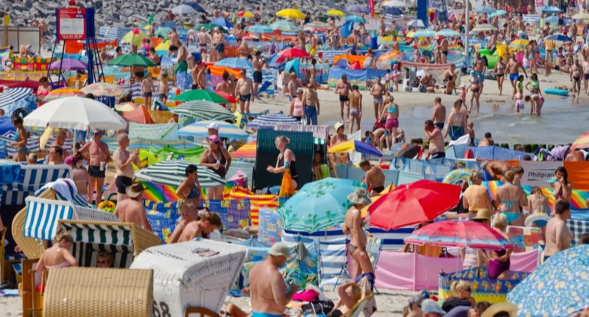 Wiadomości, Koniec porannej walki miejsce Kołobrzeg wprowadzić rezerwacje plażowe - zdjęcie, fotografia