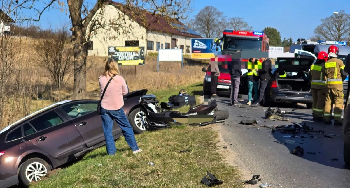 Wypadki drogowe, Wypadek wyjeździe miasta Droga zablokowana - zdjęcie, fotografia